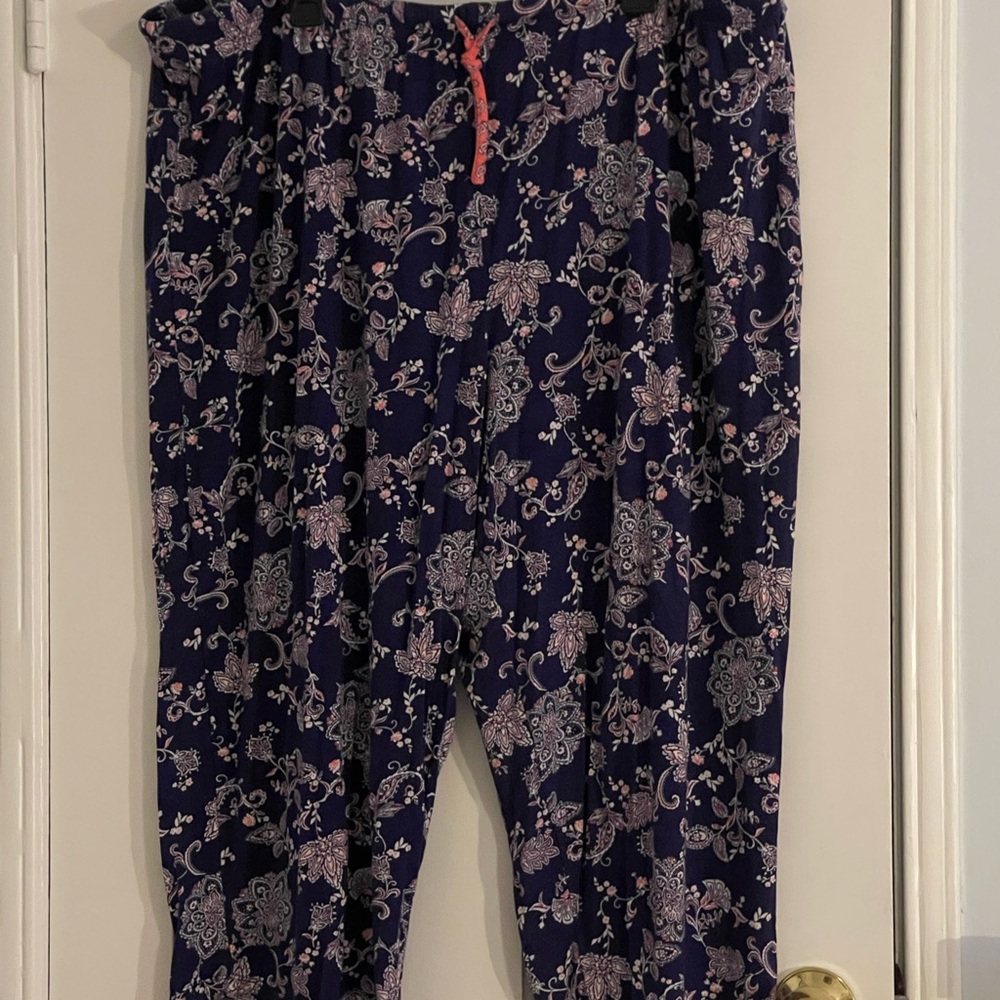 Croft & Barrow Cropped Navy/Pink Floral Pajama/Lounge Pants (3X) - Picture 3 of 4